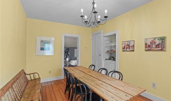 671 County Rd, Barrington, RI 02806