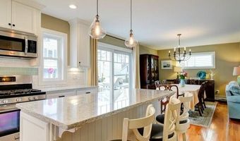 7 Dean Ave, Newport, RI 02840