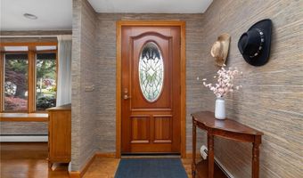 788 Namquid Dr, Warwick, RI 02888