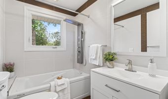 5701 RADNOR Ct, Bethesda, MD 20817