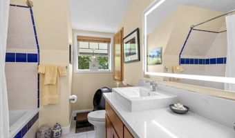 866 Blackberry Ln, Ashland, OR 97520