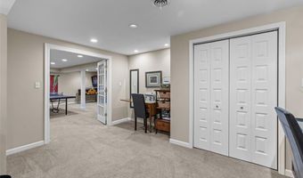 647 Waterford Ridge Dr, Ballwin, MO 63021