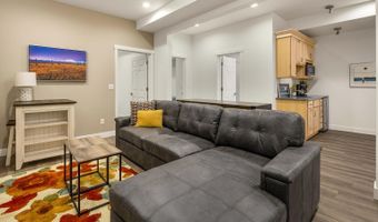 827 W 20th Ave, Anchorage, AK 99501