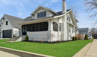 903 N Vail Ave, Arlington Heights, IL 60004