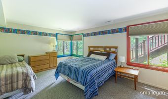 550 Greentree Ln NE, Ada, MI 49301