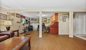 8 Brookview Ct, Bethel, CT 06801