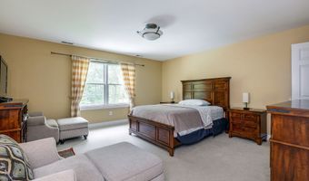 15 Logging Trail Ln, Brookfield, CT 06804