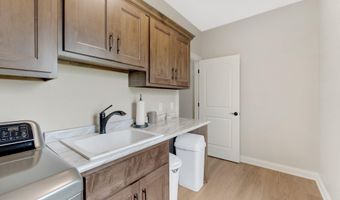 201 Thoroughbred Ln, Auburn, IN 46706