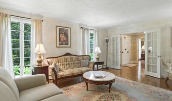 35 Shaw Dr, Bedford, NH 03110