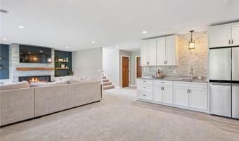 4212 Parkview Ln, Anoka, MN 55303