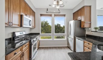 801 S GREENBRIER St 412, Arlington, VA 22204