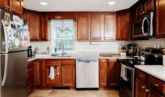 19 Bliven Ave, Bristol, RI 02809