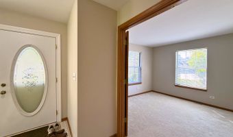 1111 Saint Andrews Ct, Algonquin, IL 60102