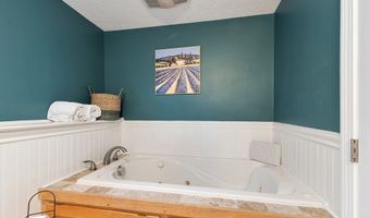 8 Brookdale Cir, Billerica, MA 01821