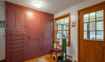 68 Merrimack Rd, Amherst, NH 03031
