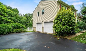 19 Galloping Cir, Belford, NJ 07718
