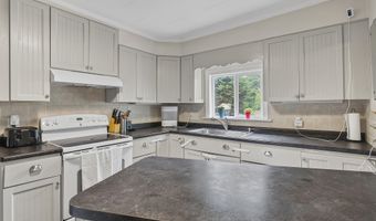 748 Riverside Dr, Augusta, ME 04330