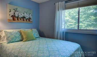 408 Clubhouse Dr, Banner Elk, NC 28604