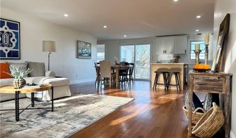 99 Salem Ave, Cranston, RI 02920