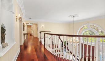 26 Pequot Ln, New Canaan, CT 06840