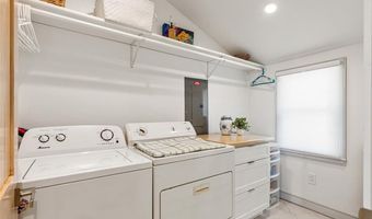 10 Blanding Ave, Barrington, RI 02806