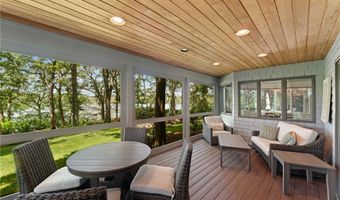125 Woodruff Ave, Narragansett, RI 02882