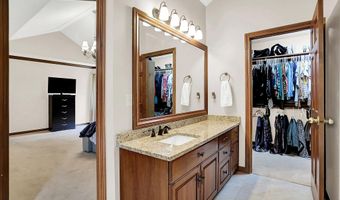 9015 Admirals Pointe Dr, Indianapolis, IN 46236