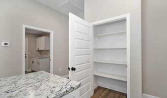21 E Cofield St, Aurora, MO 65605