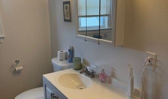 18 Walnut St, Bristol, CT 06010