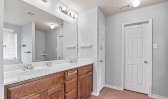 909 Jodie Dr, Weatherford, TX 76087
