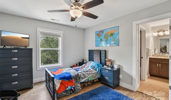8 Apple Ln, Asheville, NC 28804