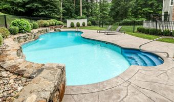 9 Hidden Brook Dr, Brookfield, CT 06804