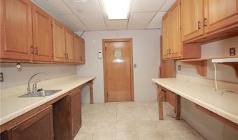 1006 S Hayes St, Garnett, KS 66032