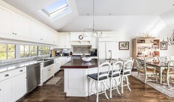 55 Seabreeze Ln, Amagansett, NY 11930