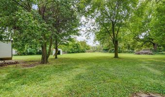 12 E Hawthorne St, Aurora, MO 65605