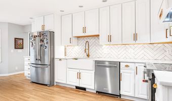 11 Pequot Ln, Hopkinton, RI 02804