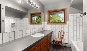 17 N 7th St, Almira, WA 99103
