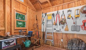 221 White Oak Trl, Banner Elk, NC 28604