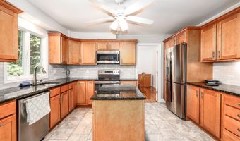 3 Deerfield Rd, Brookfield, CT 06804