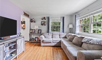 341 Abbyshire Rd, Akron, OH 44319