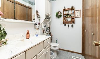 336 13th Ave SW 1, Altoona, IA 50009