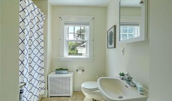 4 Harlem St, East Providence, RI 02916