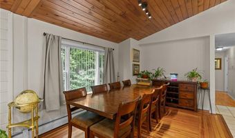 16 Spectacle Ave, Warwick, RI 02888