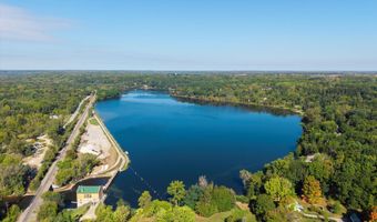 244 Barton Shore Dr, Ann Arbor, MI 48105