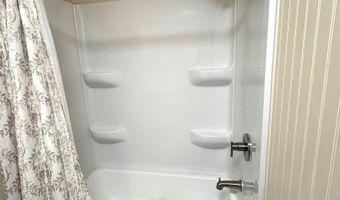 493 Mcduff Dr, Alford, FL 32420