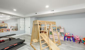 42 Chestnut St 11, Bethel, CT 06801