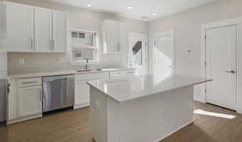 945 SYCAMORE Dr SE, Washington, DC 20032