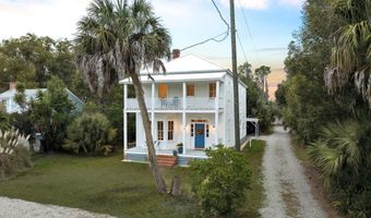 107 Ave B, Apalachicola, FL 32320