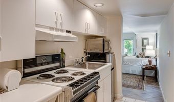 39 Brenton Rd, Newport, RI 02840