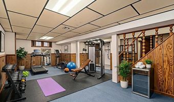 9885 Hubert Ave, Allen Park, MI 48101